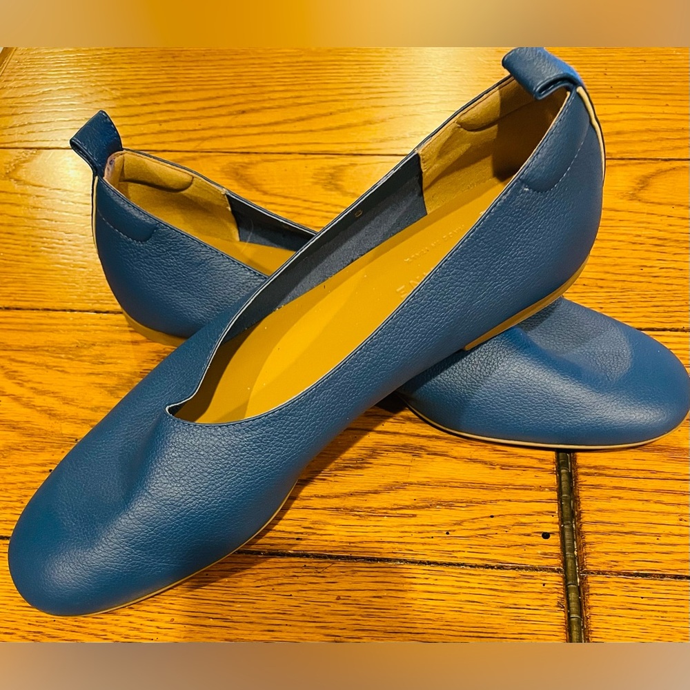 Everlane The Day Glove, blue flat, buttery soft leather, will mold to foot